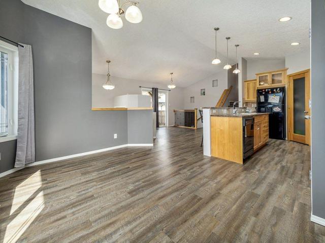 140 Jessie Robinson Close N, House detached with 4 bedrooms, 2 bathrooms and 3 parking in Lethbridge AB | Image 8