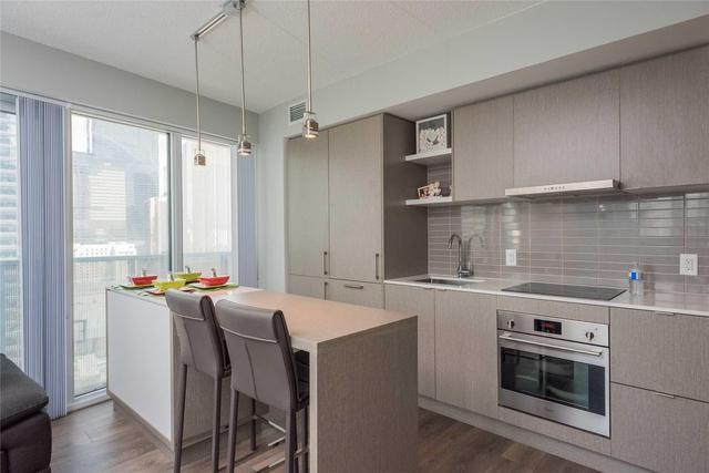 2402 - 100 Harbour St, Condo with 2 bedrooms, 2 bathrooms and 1 parking in Toronto ON | Image 5