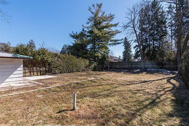 4073 Ellesmere Rd, House detached with 3 bedrooms, 2 bathrooms and 5 parking in Toronto ON | Image 15