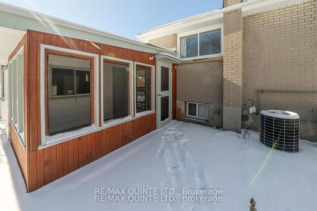 59 Sinclair St, House detached with 3 bedrooms, 1 bathrooms and 3 parking in Belleville ON | Image 22