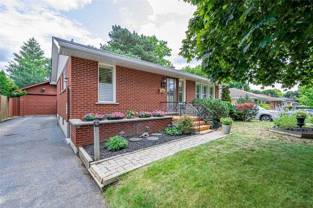 51 Rouse Ave, House detached with 2 bedrooms, 2 bathrooms and 4 parking in Cambridge ON | Image 1