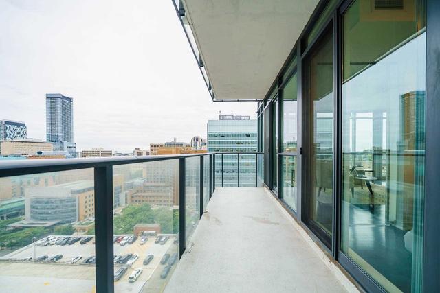 1910 - 770 Bay St, Condo with 2 bedrooms, 2 bathrooms and 1 parking in Toronto ON | Image 25