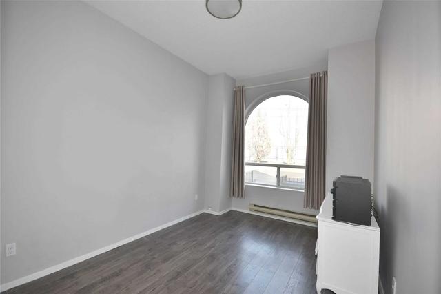 main - 678 Bathurst St, House semidetached with 2 bedrooms, 1 bathrooms and 2 parking in Toronto ON | Image 4