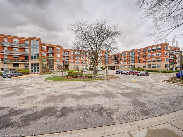219 - 2199 Sixth Line, House attached with 2 bedrooms, 2 bathrooms and null parking in Oakville ON | Image 1