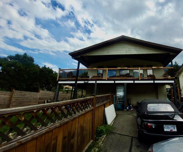 7814 Railway Avenue, House detached with 3 bedrooms, 3 bathrooms and 5 parking in Central Kootenay E BC | Image 3