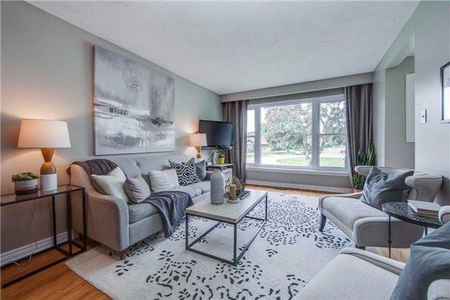 81 Tivoli Crt, House semidetached with 3 bedrooms, 1 bathrooms and 3 parking in Toronto ON | Image 2