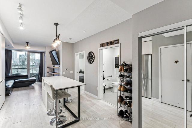 907 - 225 Sumach St, Condo with 1 bedrooms, 1 bathrooms and 1 parking in Toronto ON | Image 9