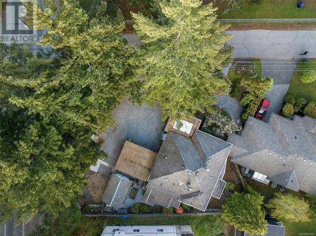 5260 Rambler Rd, House detached with 4 bedrooms, 3 bathrooms and 4 parking in Saanich BC | Image 42