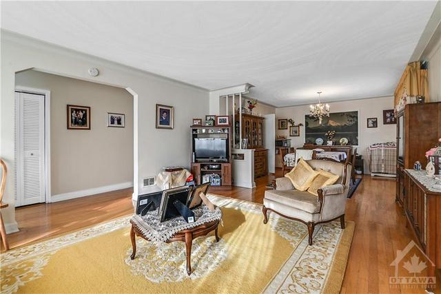 455 Dovercourt Avenue, House detached with 4 bedrooms, 2 bathrooms and 3 parking in Ottawa ON | Image 6