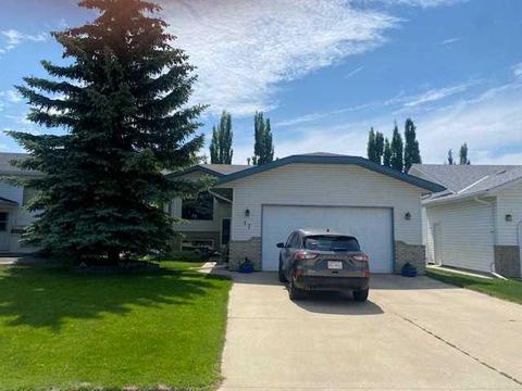 17 Excell Street, House detached with 5 bedrooms, 3 bathrooms and 2 parking in Red Deer AB | Card Image