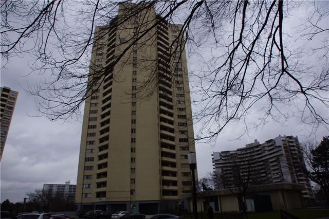 1001 - 330 Dixon Rd, Condo with 2 bedrooms, 1 bathrooms and 1 parking in Toronto ON | Image 2