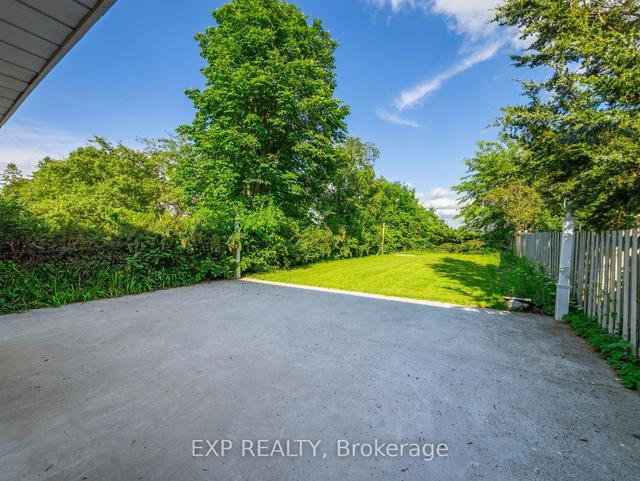 253 Simcoe Rd, House semidetached with 3 bedrooms, 2 bathrooms and 3 parking in Bradford West Gwillimbury ON | Image 8