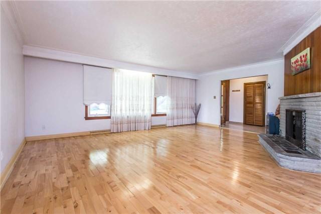 1 Fleetwood Ave, House detached with 3 bedrooms, 1 bathrooms and 4 parking in Toronto ON | Image 5