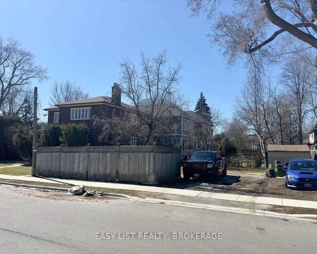 60 Thirty Sixth St, House detached with 4 bedrooms, 3 bathrooms and 3 parking in Toronto ON | Image 14