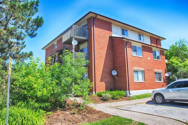 4 - 22 Meadow Lane, Condo with 2 bedrooms, 1 bathrooms and 1 parking in Barrie ON | Image 1