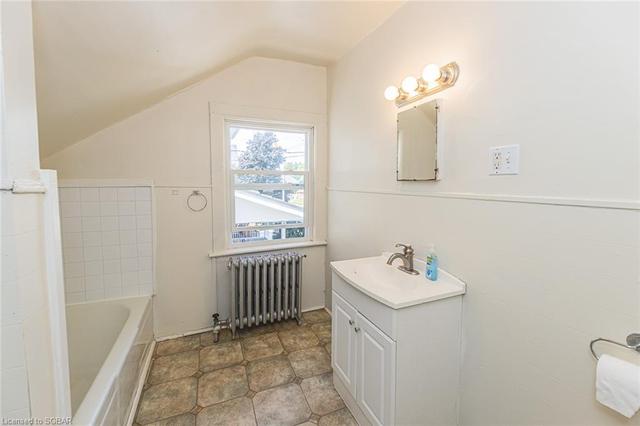 632 3rd Avenue E, House detached with 3 bedrooms, 2 bathrooms and 2 parking in Owen Sound ON | Image 22