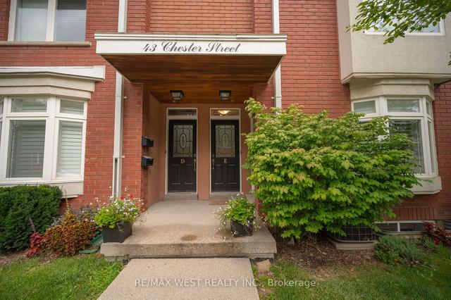 e - 43 Chester St S, Townhouse with 2 bedrooms, 2 bathrooms and 1 parking in Oakville ON | Image 1