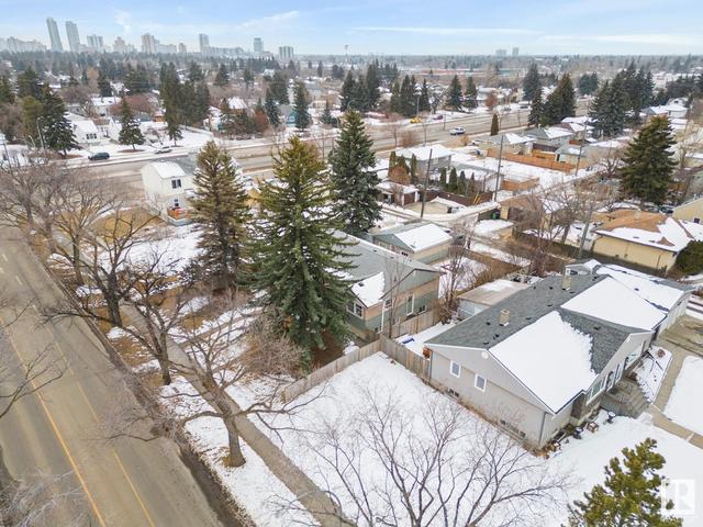 11112/11116 116 St Nw Nw, House attached with 2 bedrooms, 4 bathrooms and null parking in Edmonton AB | Image 3