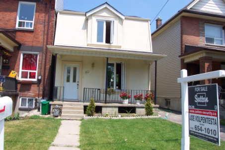 80 Peterborough Ave, House detached with 3 bedrooms, 2 bathrooms and 1 parking in Toronto ON | Image 1