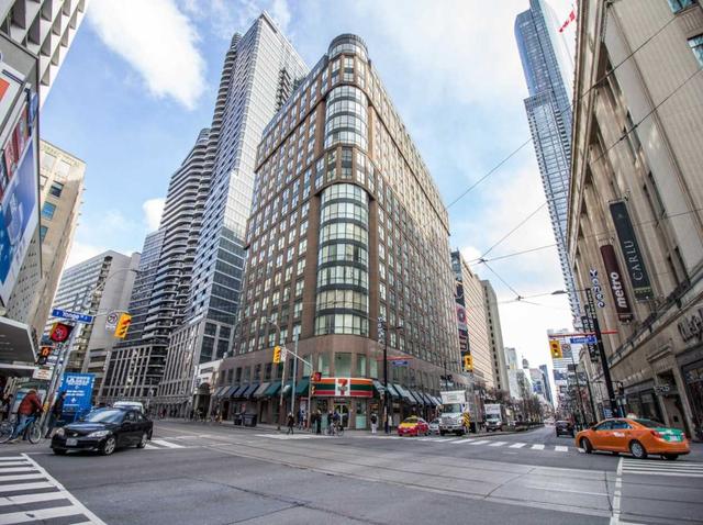 912 - 7 Carlton St, Condo with 2 bedrooms, 2 bathrooms and 1 parking in Toronto ON | Image 1