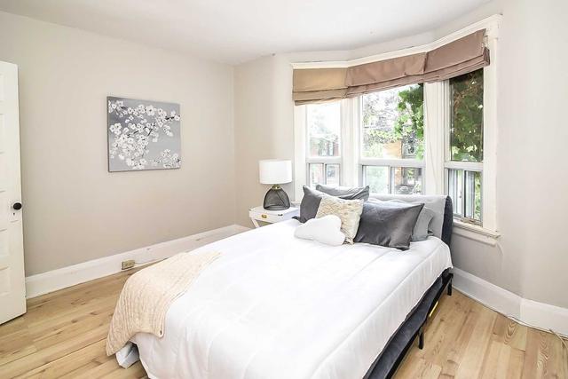 426 Montrose Ave, House semidetached with 3 bedrooms, 3 bathrooms and 0 parking in Toronto ON | Image 4