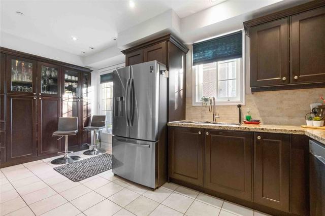 331 Royal York Rd N, House attached with 3 bedrooms, 3 bathrooms and 2 parking in Toronto ON | Image 12
