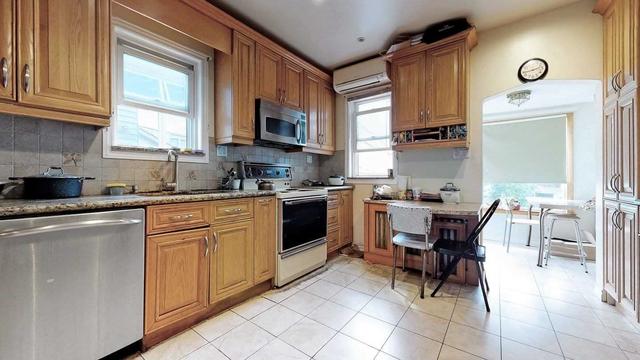 16 Ladysmith Ave, House semidetached with 3 bedrooms, 2 bathrooms and 0 parking in Toronto ON | Image 2