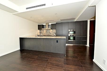 2107 - 180 University Ave, Condo with 2 bedrooms, 3 bathrooms and 1 parking in Toronto ON | Image 3