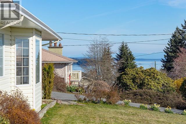 10900 Sea Vista Rd, House detached with 2 bedrooms, 2 bathrooms and 4 parking in Cowichan Valley G BC | Image 2