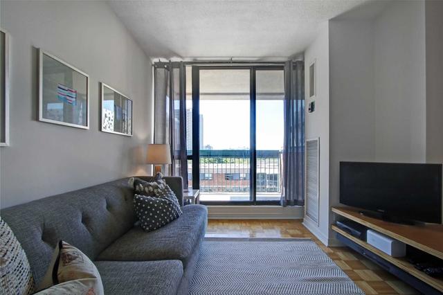 812 - 80 St Patrick St, Condo with 1 bedrooms, 1 bathrooms and 0 parking in Toronto ON | Image 2
