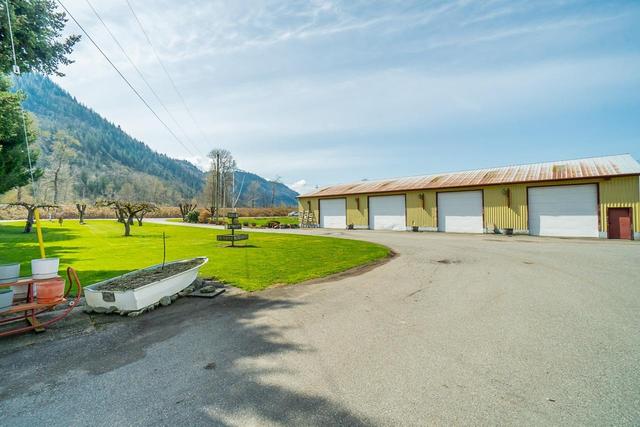 39539 Vye Road, House detached with 6 bedrooms, 3 bathrooms and null parking in Abbotsford BC | Image 9