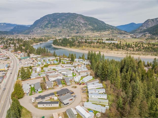 15 - 1601 Columbia Avenue, Home with 2 bedrooms, 1 bathrooms and null parking in Castlegar BC | Image 5