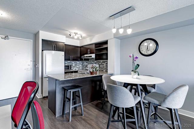 721 - 120 Dallimore Circ, Condo with 1 bedrooms, 1 bathrooms and 2 parking in Toronto ON | Image 4
