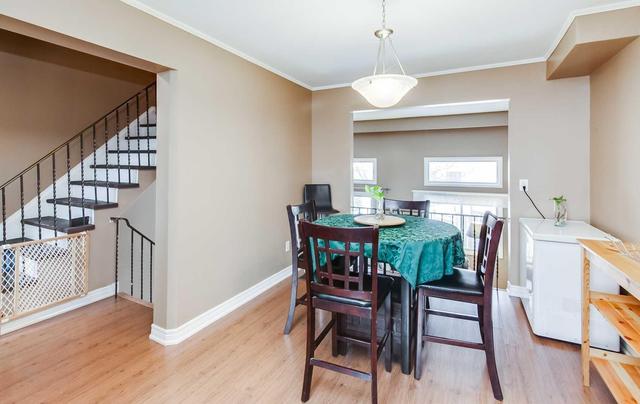 69 Collins Cres, Townhouse with 3 bedrooms, 3 bathrooms and 1 parking in Brampton ON | Image 7