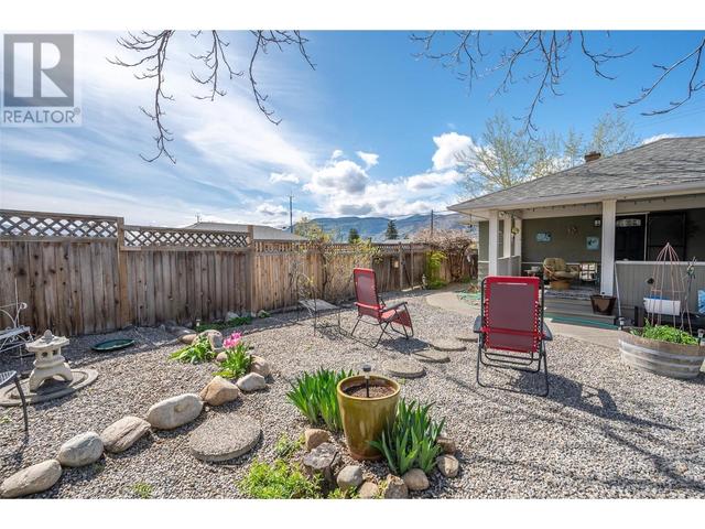 1298 Government Street, House detached with 3 bedrooms, 1 bathrooms and 1 parking in Penticton BC | Image 39