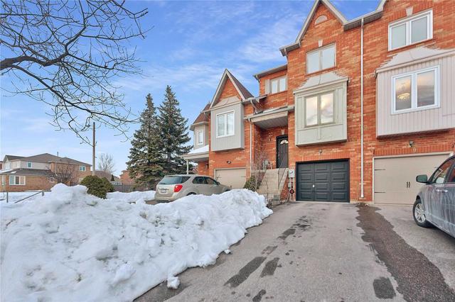11 Prestwick Ave, House attached with 3 bedrooms, 2 bathrooms and 3 parking in Vaughan ON | Image 1