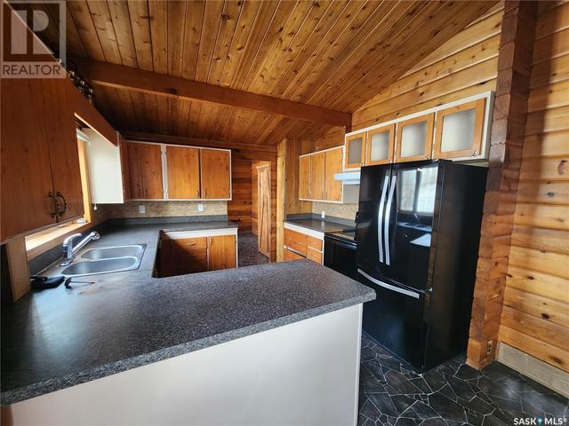 105 Carrol Street, House detached with 6 bedrooms, 2 bathrooms and null parking in Lampman SK | Image 18