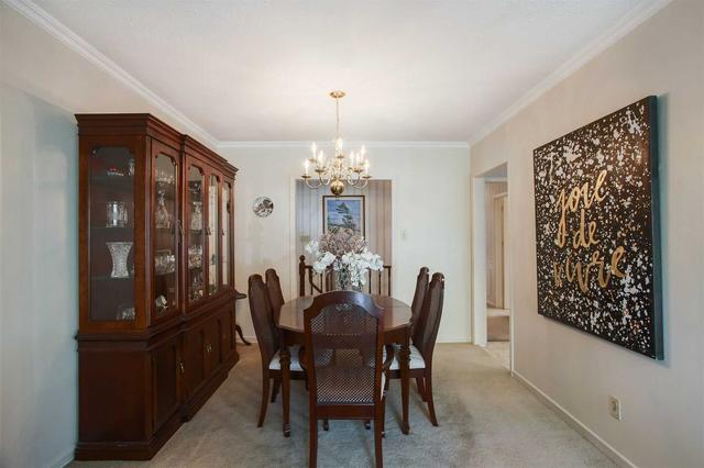 69 Sandrift Sq, House detached with 3 bedrooms, 2 bathrooms and 3 parking in Toronto ON | Image 2