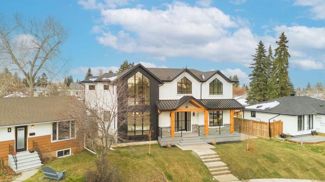 4 Kelwood Place Sw, House detached with 6 bedrooms, 4 bathrooms and 3 parking in Calgary AB | Image 2