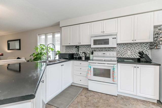 242 Johnson St, House detached with 3 bedrooms, 3 bathrooms and 4 parking in Barrie ON | Image 3