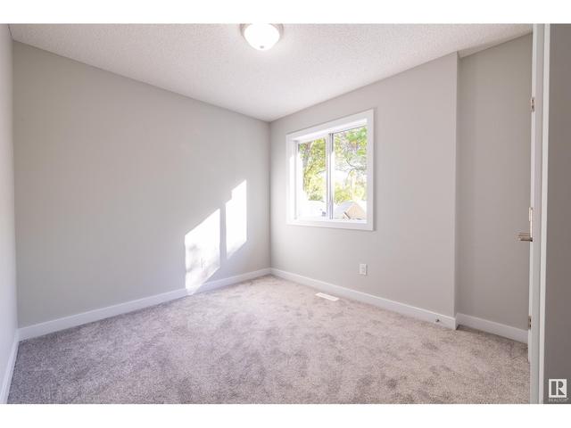 11244 92 St Nw, House semidetached with 3 bedrooms, 2 bathrooms and 2 parking in Edmonton AB | Image 2
