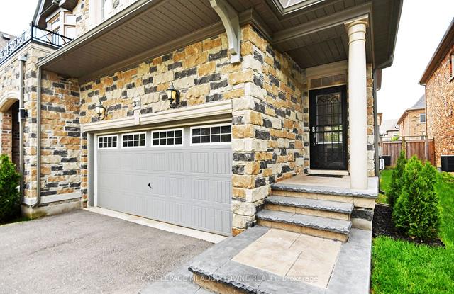 2470 Village Common, House attached with 4 bedrooms, 5 bathrooms and 4 parking in Oakville ON | Image 12
