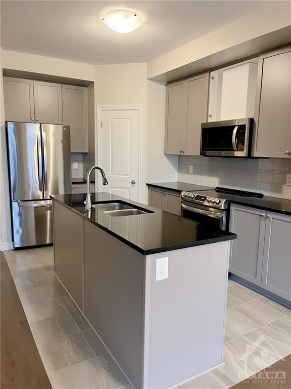 756 Dearborn Private, Townhouse with 3 bedrooms, 4 bathrooms and 2 parking in Ottawa ON | Image 7