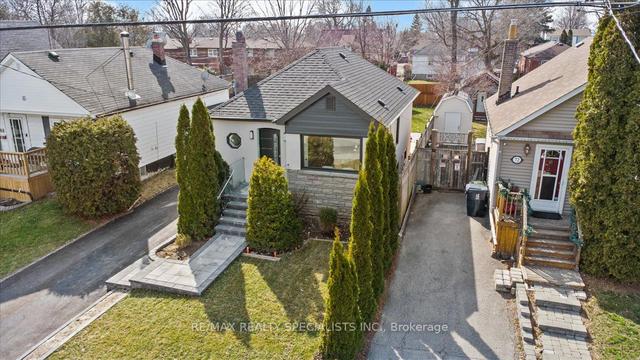 70 Atlee Ave, House detached with 2 bedrooms, 2 bathrooms and 3 parking in Toronto ON | Image 12