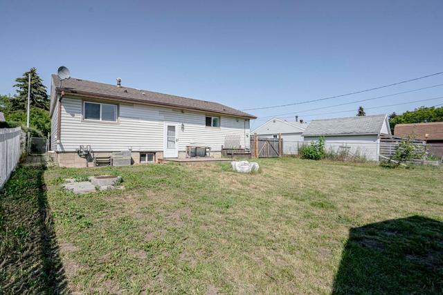 9519 99 Avenue, House detached with 4 bedrooms, 2 bathrooms and 2 parking in Grande Prairie AB | Image 30