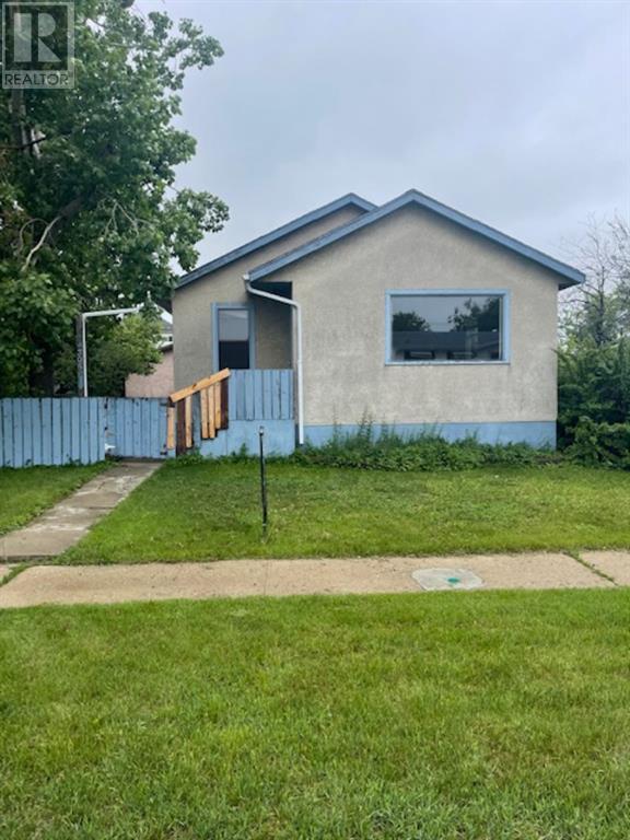 205 4 Avenue W, House detached with 3 bedrooms, 2 bathrooms and 4 parking in Hanna AB | Card Image