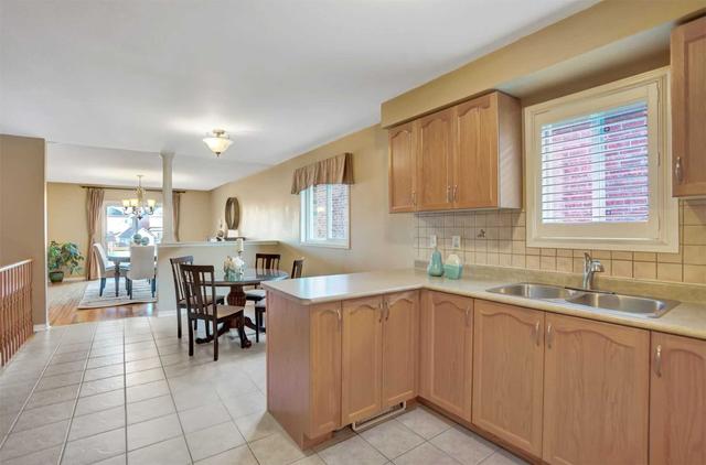 26 Wakem Crt, House detached with 3 bedrooms, 2 bathrooms and 6 parking in Whitby ON | Image 6