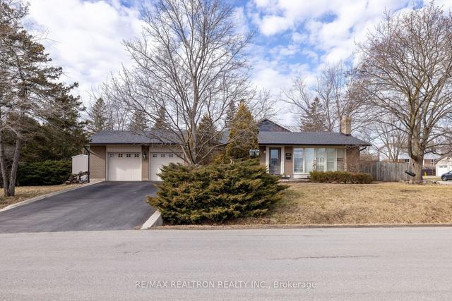 1402 Gainsborough Dr, House detached with 3 bedrooms, 2 bathrooms and 4 parking in Oakville ON | Image 12
