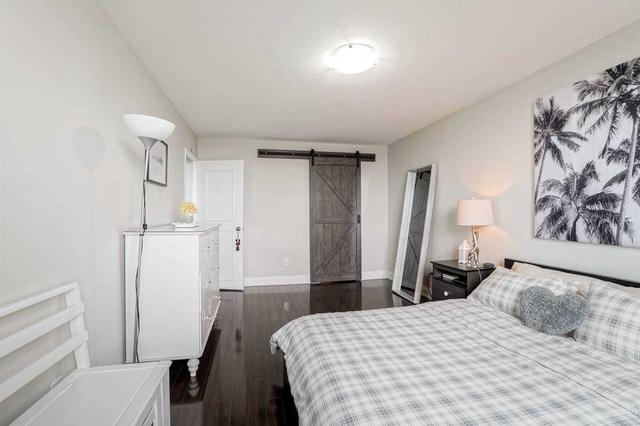810 - 714 The West Mall, Condo with 2 bedrooms, 2 bathrooms and 1 parking in Toronto ON | Image 5