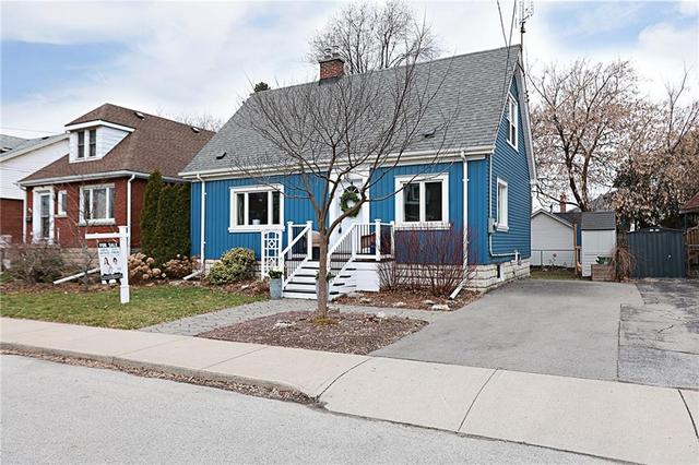 30 East 12th Street, House detached with 4 bedrooms, 1 bathrooms and 2 parking in Hamilton ON | Image 1